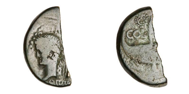 On retrouve un très grand nombre de dupondii ou d'as de Nîmes coupés en deux, ce qui ne doit rien au hasard... [© American Numismatic Society]